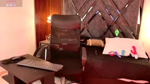 Snapshot of sexy_hot_milf_ chatting on February 2026 12:17:02 PM Dafne online show from February 2026 12:17:02 PM