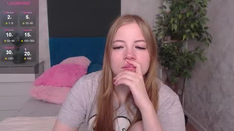 Jennifer online show from December 2025 04:18:02 AM