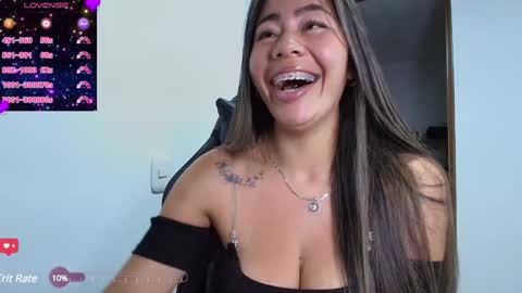 Snapshot of sexy_kendall24 chatting on January 2025 12:33:01 AM laura online show from January 2025 12:33:01 AM