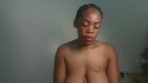 sexy_lyna online show from December 2025 08:05:01 PM