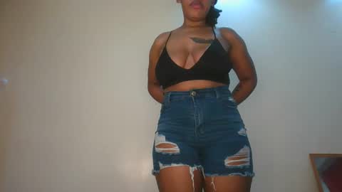 sexy_lyna online show from May 2026 01:12:02 AM