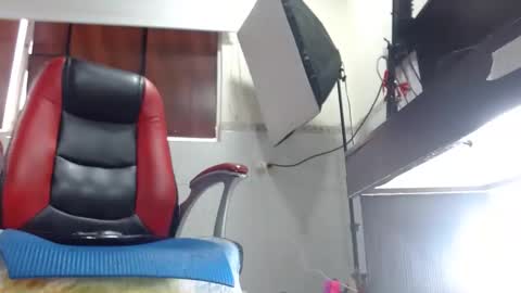 Snapshot of sexy_mature_hot01 chatting on October 2025 02:25:02 PM MARIPOSA online show from October 2025 02:25:02 PM