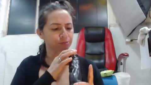 Snapshot of sexy_mature_hot01 chatting on November 2025 12:10:01 AM MARIPOSA online show from November 2025 12:10:01 AM