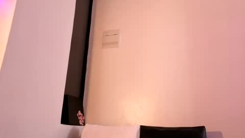 sexy_mia6 online show from June 2026 06:05:01 AM