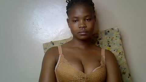 Molyne online show from April 2026 11:13:02 PM