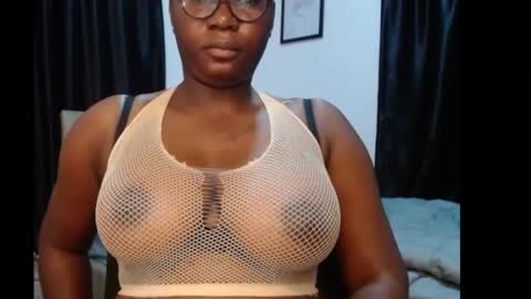Snapshot of sexy_pearl12 chatting on June 2026 02:14:01 AM zoe online show from June 2026 02:14:01 AM