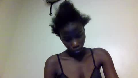 sexy_petittie online show from October 2025 02:43:02 AM