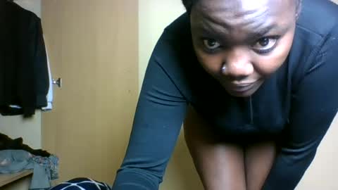 Snapshot of sexy_rue chatting on June 2026 12:09:02 AM RUE online show from June 2026 12:09:02 AM
