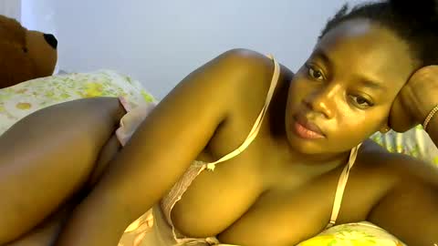 Snapshot of sexy_siera chatting on February 2025 05:52:01 AM laura online show from February 2025 05:52:01 AM