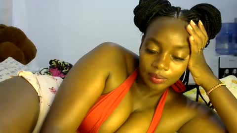 Snapshot of sexy_siera chatting on February 2025 06:53:02 AM laura online show from February 2025 06:53:02 AM