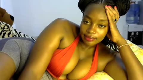 Snapshot of sexy_siera chatting on February 2025 07:56:01 AM laura online show from February 2025 07:56:01 AM