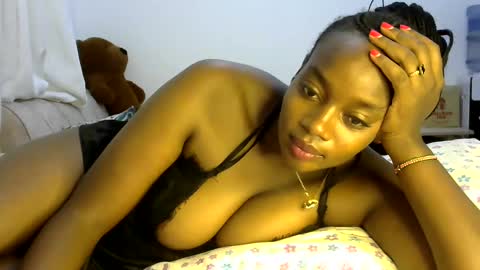 Snapshot of sexy_siera chatting on February 2025 05:47:01 PM laura online show from February 2025 05:47:01 PM