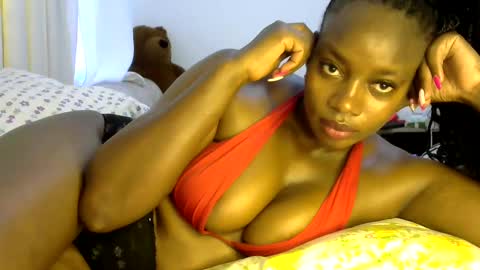 Snapshot of sexy_siera chatting on March 2025 06:17:02 AM laura online show from March 2025 06:17:02 AM