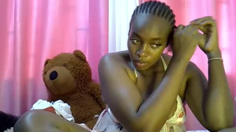 Snapshot of sexy_siera chatting on June 2026 07:21:02 AM laura online show from June 2026 07:21:02 AM
