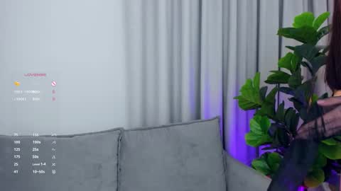 Lou online show from September 2025 08:01:02 PM