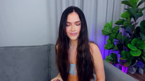 Lou online show from October 2025 09:13:02 PM