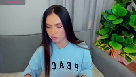 Lou online show from November 2025 10:12:01 PM