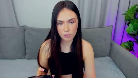 Snapshot of sexyangeloux chatting on February 2026 06:04:01 PM Lou online show from February 2026 06:04:01 PM