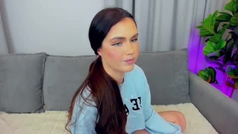 Snapshot of sexyangeloux chatting on February 2026 09:35:01 PM Lou online show from February 2026 09:35:01 PM