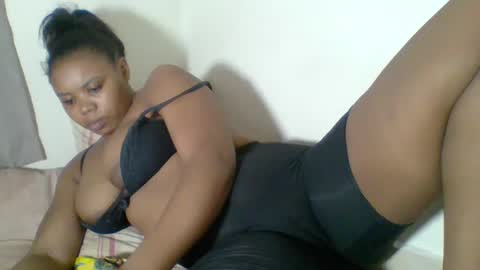 Snapshot of sexyapple2023 chatting on December 2024 12:02:01 AM ashley online show from December 2024 12:02:01 AM