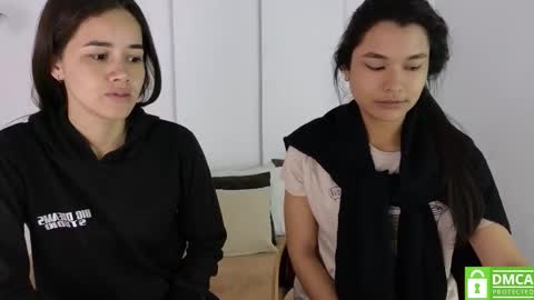 Snapshot of sexychanell_18 chatting on November 2025 01:21:02 PM chanell and yina online show from November 2025 01:21:02 PM