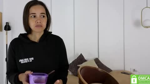 chanell and yina online show from November 2025 01:22:02 PM