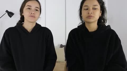 chanell and yina online show from December 2025 01:18:01 PM