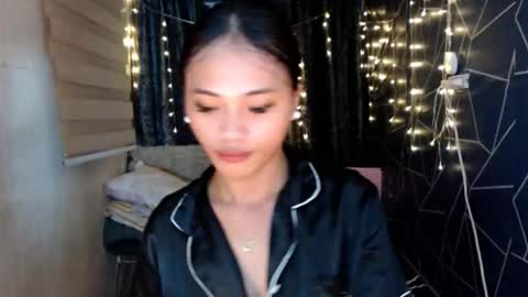 Miss Cheng online show from November 2025 08:00:02 AM