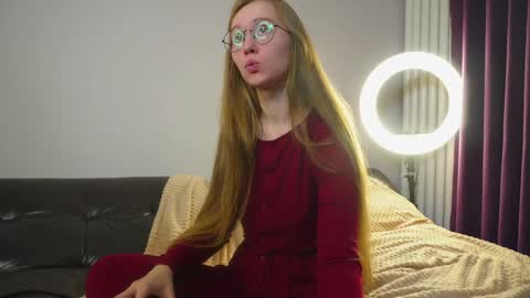 Snapshot of sexycutegirs chatting on October 2025 01:31:01 PM Hello my name is Merry every 200 subs - Hot show Fav patterns 577123 pvt open online show from October 2025 01:31:01 PM