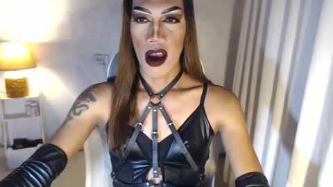 Snapshot of sexydevine_34 chatting on December 2025 02:06:02 AM Devine online show from December 2025 02:06:02 AM