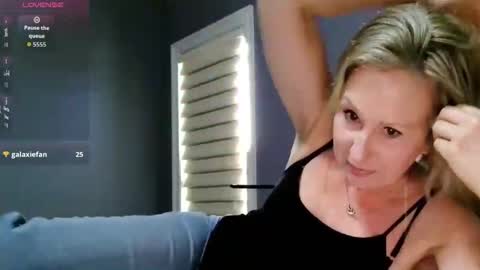 LisaisLuscious online show from May 2026 02:22:01 PM