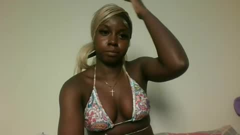 Snapshot of sexykitten200 chatting on June 2026 08:32:02 PM SexyKitty online show from June 2026 08:32:02 PM