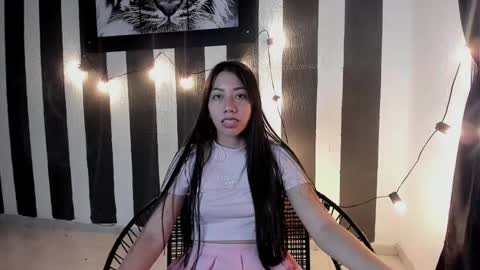 Snapshot of sexylaurita4u chatting on December 2024 03:16:01 PM laura online show from December 2024 03:16:01 PM