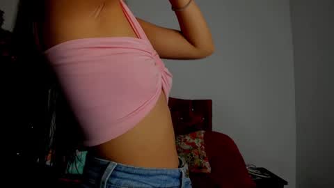 Snapshot of sexylaurita4u chatting on January 2025 12:05:01 PM laura online show from January 2025 12:05:01 PM