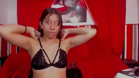 Snapshot of sexylaurita4u chatting on February 2025 12:11:01 PM laura online show from February 2025 12:11:01 PM