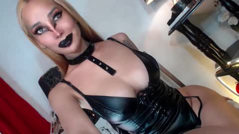 Snapshot of sexylusty2258 chatting on January 2025 03:05:02 AM Queen Sofia online show from January 2025 03:05:02 AM