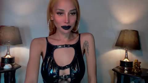 Queen Sofia online show from May 2026 02:55:02 PM