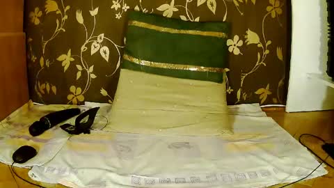 Snapshot of sexymayagold chatting on April 2026 12:45:01 AM Squirty Maya Gold online show from April 2026 12:45:01 AM