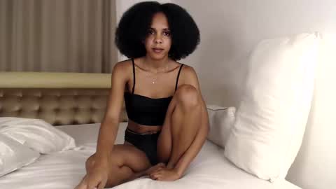 Snapshot of sexymia06 chatting on December 2024 06:41:02 PM Melina online show from December 2024 06:41:02 PM