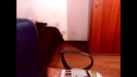 Snapshot of sexymone0618 chatting on February 2025 04:37:02 AM sexymone0618 online show from February 2025 04:37:02 AM