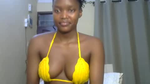 Snapshot of sexypetite_lee chatting on January 2025 07:06:02 PM Lee online show from January 2025 07:06:02 PM