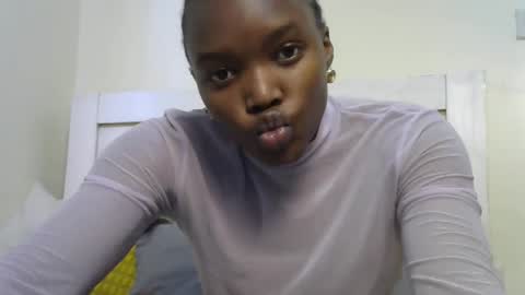 Snapshot of sexypetite_lee chatting on September 2025 08:18:02 AM Lee online show from September 2025 08:18:02 AM