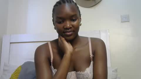 Snapshot of sexypetite_lee chatting on September 2025 08:07:01 AM Lee online show from September 2025 08:07:01 AM