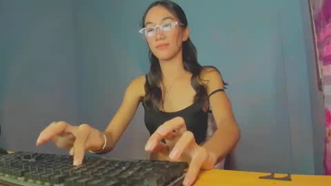 Snapshot of sexysweetiexxx chatting on September 2025 04:07:02 PM Amelia online show from September 2025 04:07:02 PM