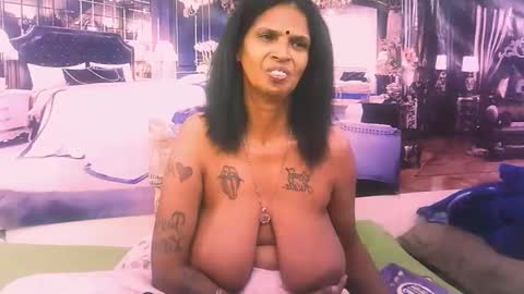 Snapshot of sexyva4u2luv chatting on October 2025 01:33:02 AM sexyva4u2luv online show from October 2025 01:33:02 AM