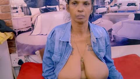 sexyva4u2luv online show from August 2026 06:32:01 PM
