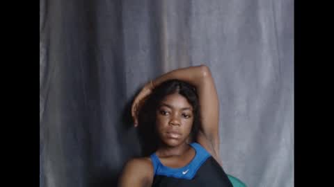 Snapshot of sexyxbunnyxx chatting on December 2024 12:41:02 PM Blue online show from December 2024 12:41:02 PM