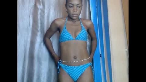 Snapshot of sexyxbunnyxx chatting on February 2025 10:43:02 AM Blue online show from February 2025 10:43:02 AM