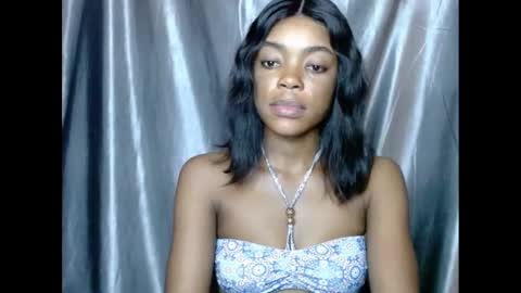 Snapshot of sexyxbunnyxx chatting on February 2025 07:21:01 PM Blue online show from February 2025 07:21:01 PM