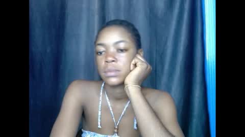 Snapshot of sexyxbunnyxx chatting on February 2025 07:00:01 AM Blue online show from February 2025 07:00:01 AM